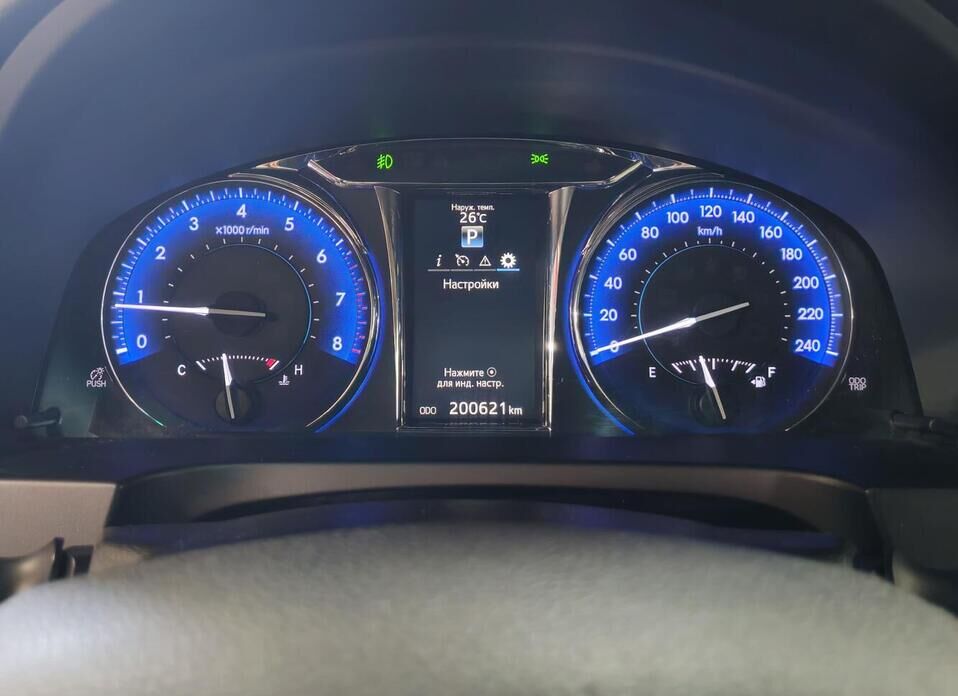 Toyota Camry 2.5 AT (181 л.с.)