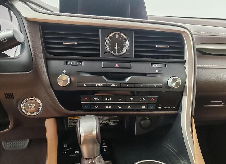 Lexus RX, IV 200t 2.0 AT (238 л.с.) 4WD