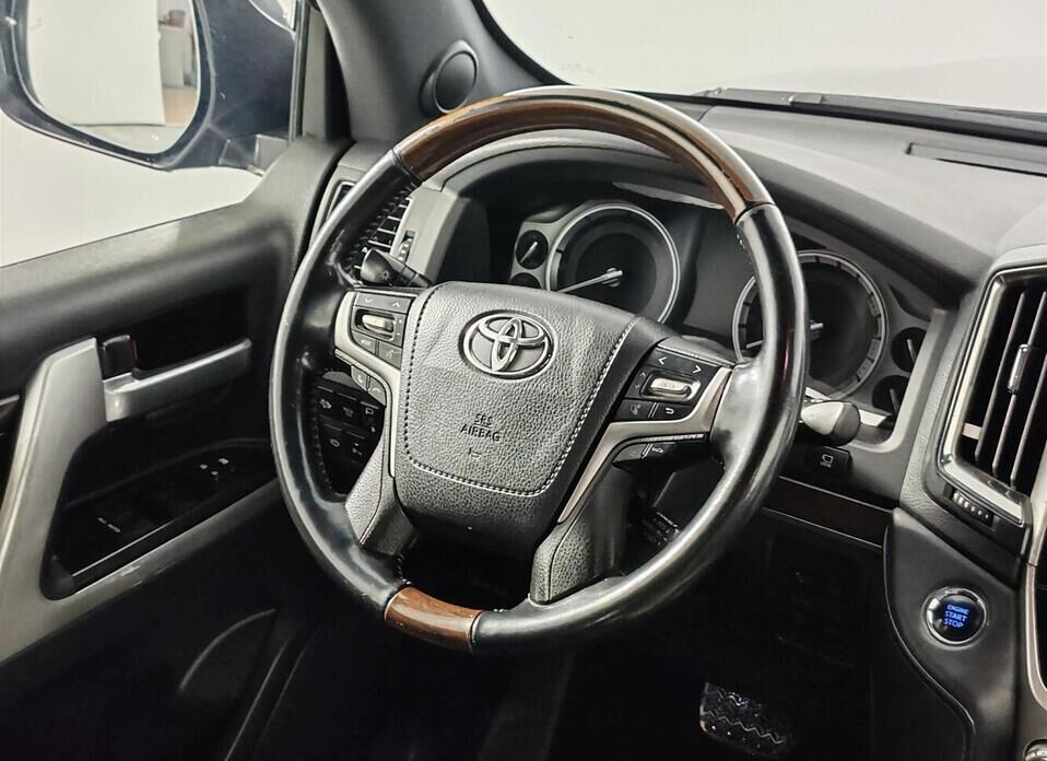 Toyota Land Cruiser, 200 Series Рестайлинг 2 4.5d AT (249 л.с.) 4WD