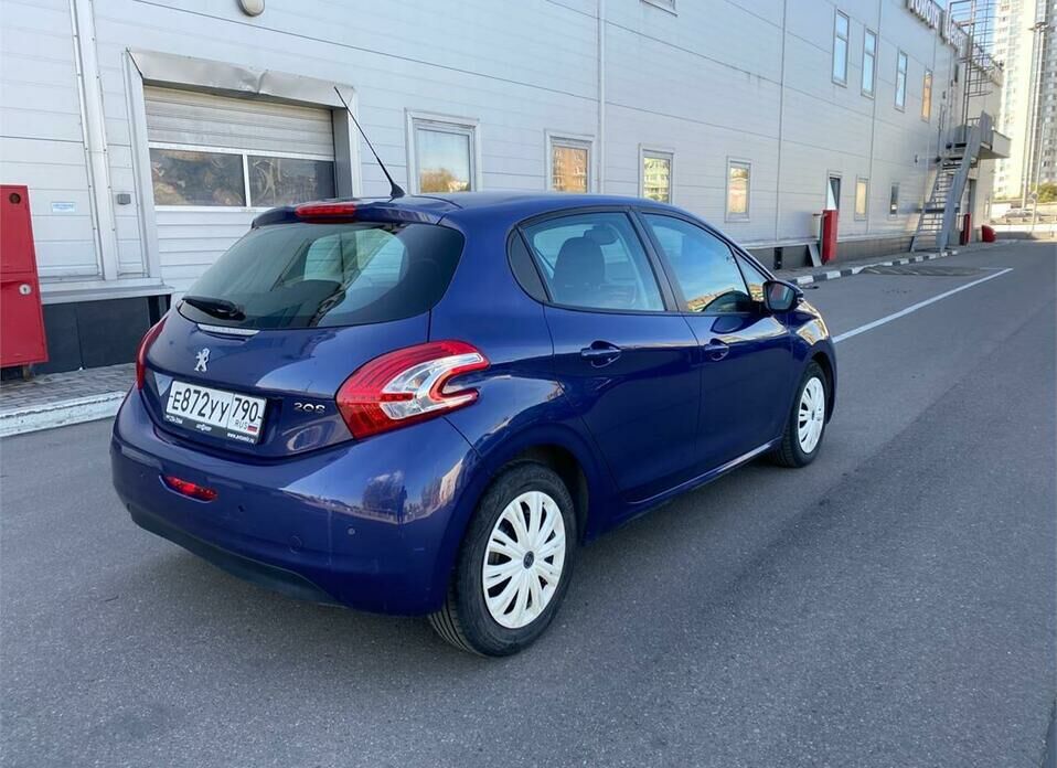 Peugeot 208 1.6 AT (120 л.с.)