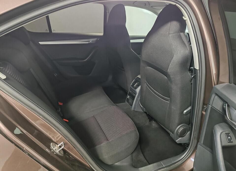 Skoda Octavia, III (A7) 1.6 MT (110 л.с.)