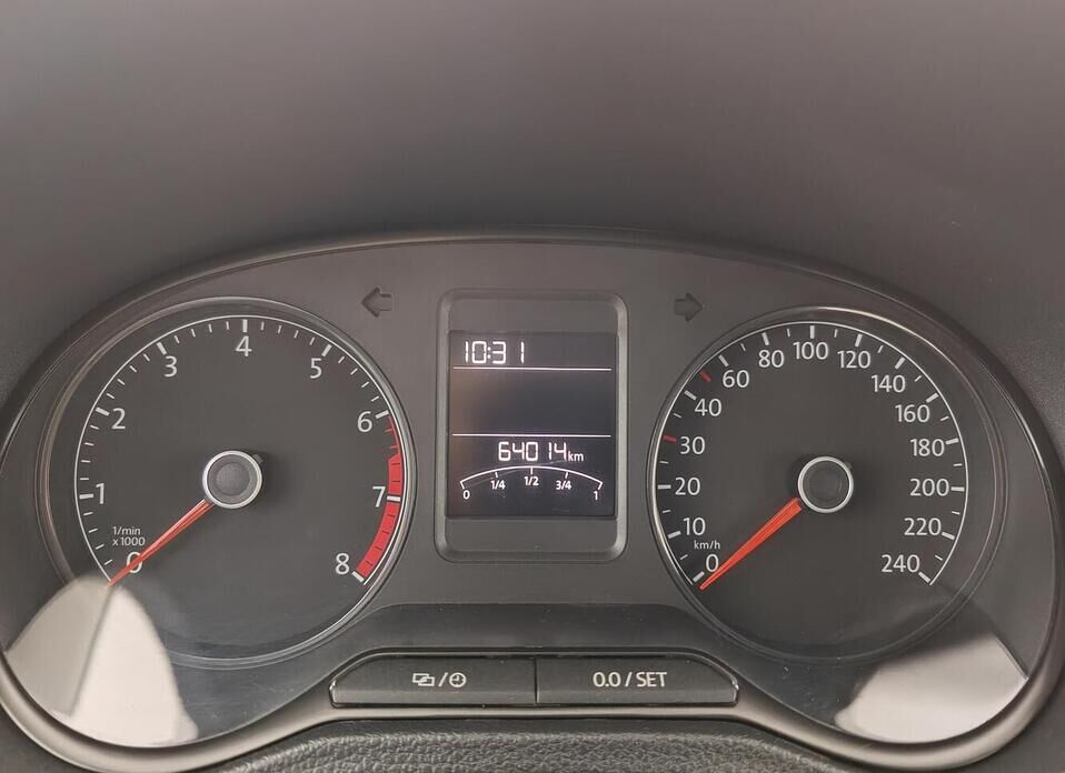 Volkswagen Polo, V Рестайлинг 1.6 AT (110 л.с.)