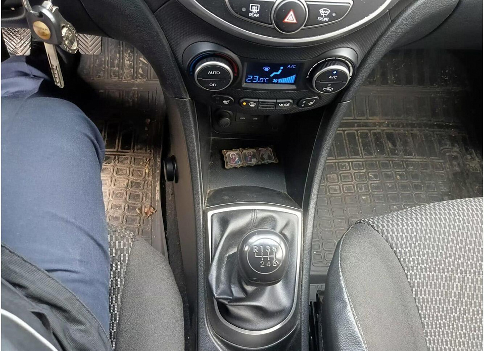 Hyundai Solaris, I Рестайлинг 1.6 AT (123 л.с.)