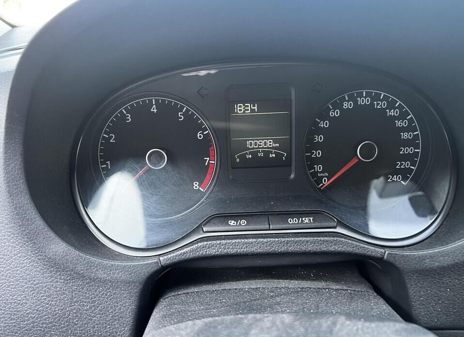 Volkswagen Polo 1.6 AT (105 л.с.)