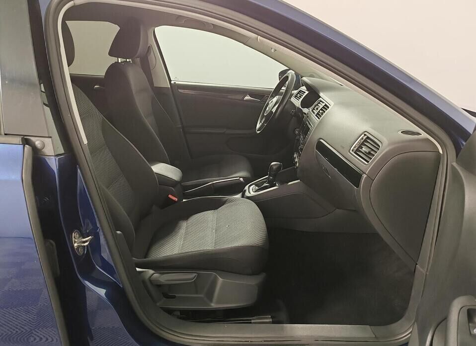 Volkswagen Jetta 1.6 AT (105 л.с.)