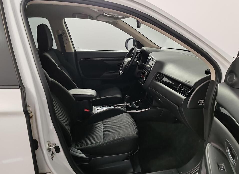 Mitsubishi Outlander, III Рестайлинг 2 2.0 CVT (146 л.с.) 4WD