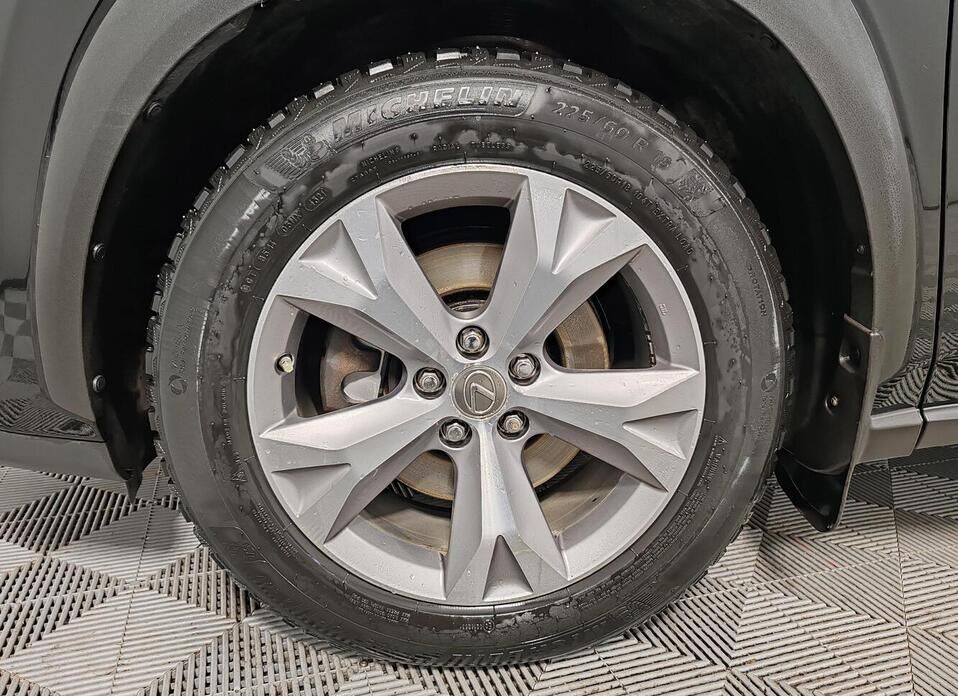 Lexus NX, I 200t 2.0 AT (238 л.с.) 4WD