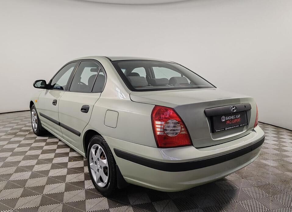 Hyundai Elantra, III (XD2) Рестайлинг 1.6 MT (105 л.с.)