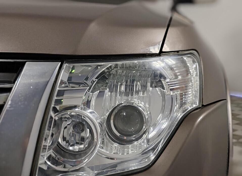 Mitsubishi Pajero, IV Рестайлинг 1 3.2d AT (200 л.с.) 4WD