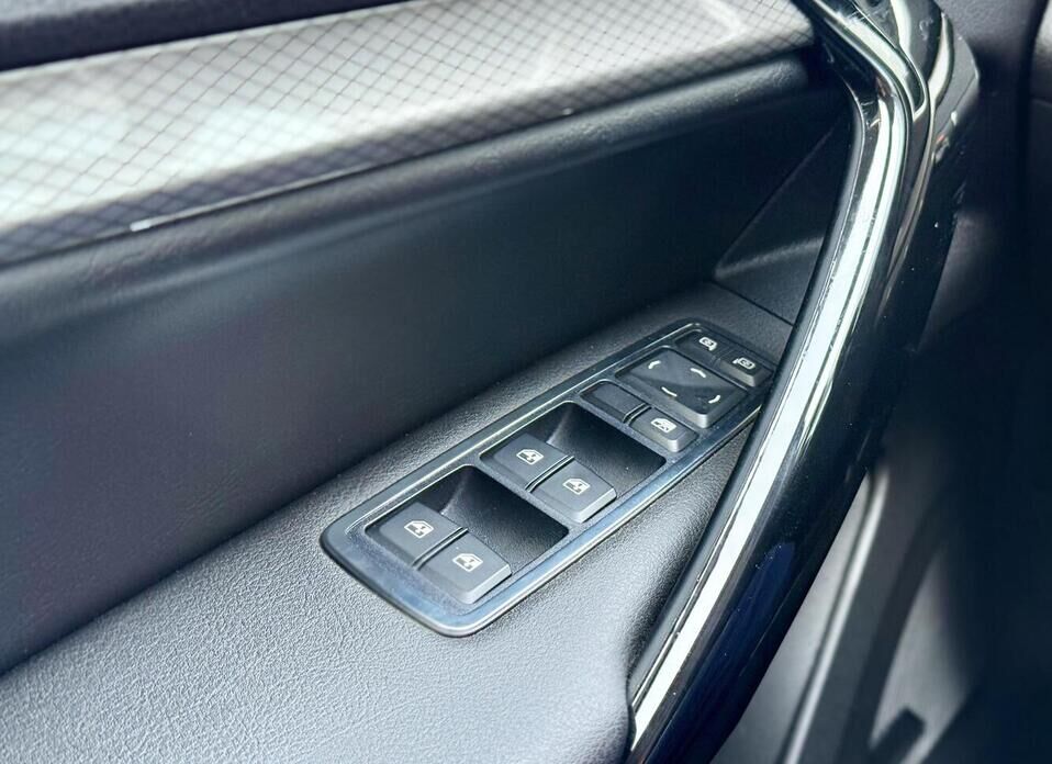 LADA (ВАЗ) Vesta, I Рестайлинг (NG) Cross 1.8 CVT (122 л.с.)