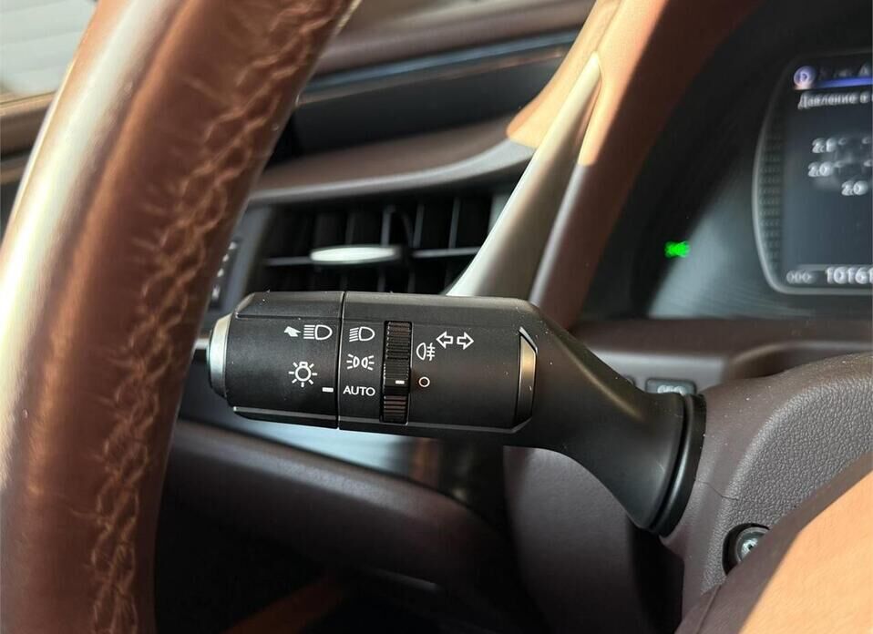 Lexus ES, VII 250 2.5 AT (200 л.с.)