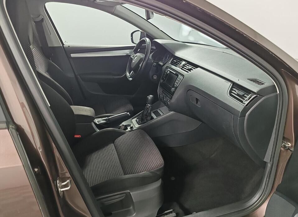 Skoda Octavia, III (A7) 1.6 MT (110 л.с.)