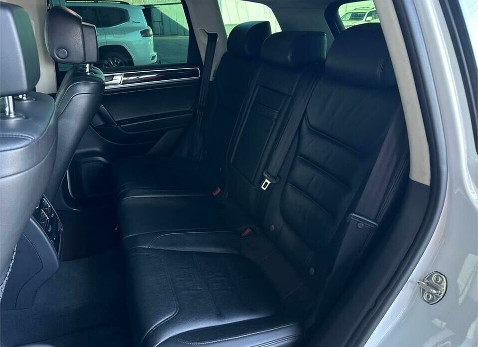 Volkswagen Touareg 3.0d AT (245 л.с.) 4WD