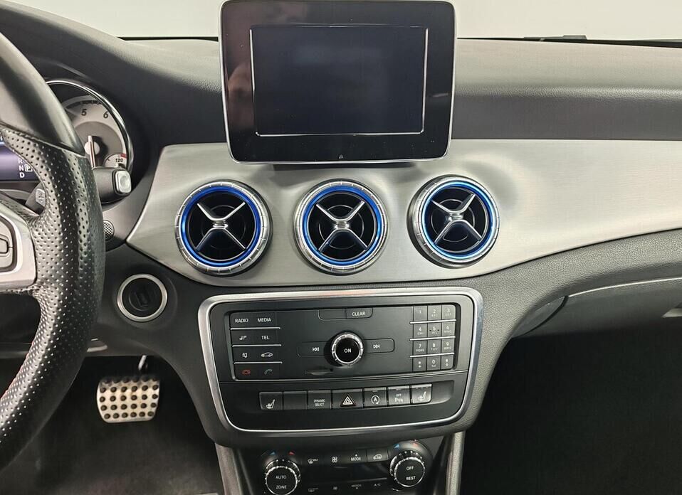 Mercedes-Benz CLA, I (C117, X117) 200 1.6 AMT (150 л.с.)