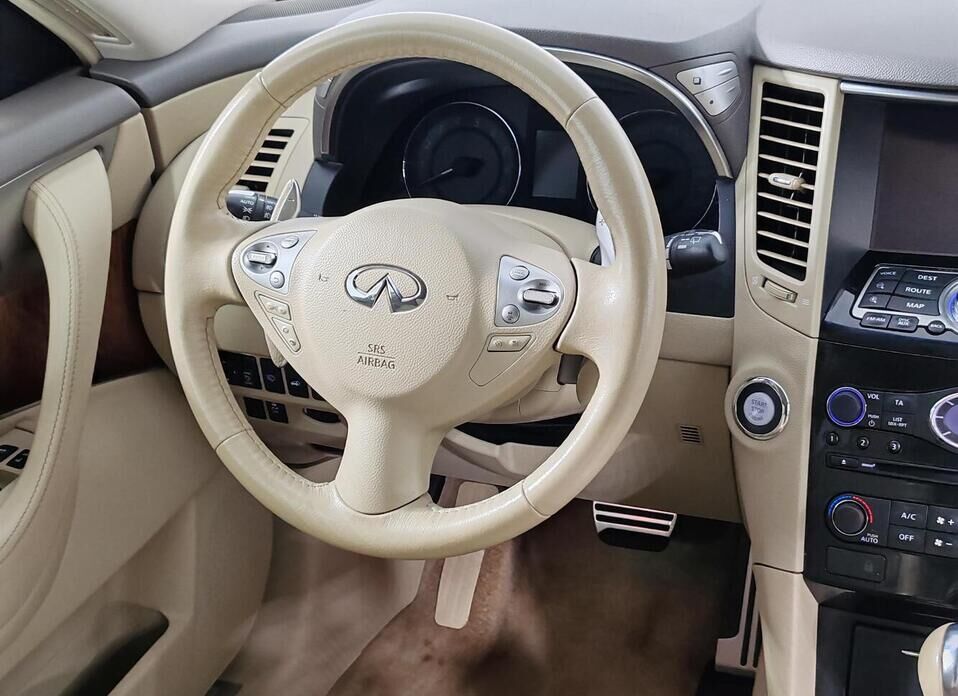 Infiniti QX70 3.7 AT (333 л.с.) 4WD