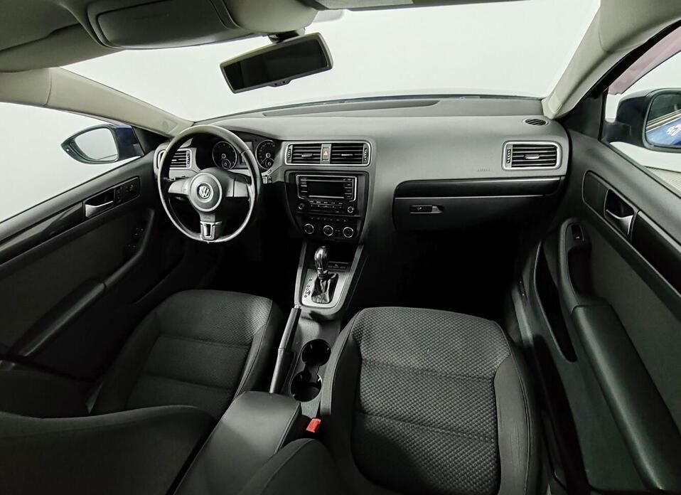 Volkswagen Jetta 1.6 AT (105 л.с.)