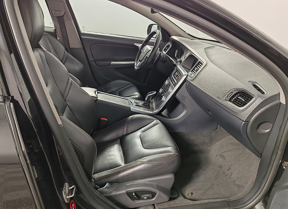 Volvo S60 Cross Country 2.0 AT (245 л.с.) 4WD