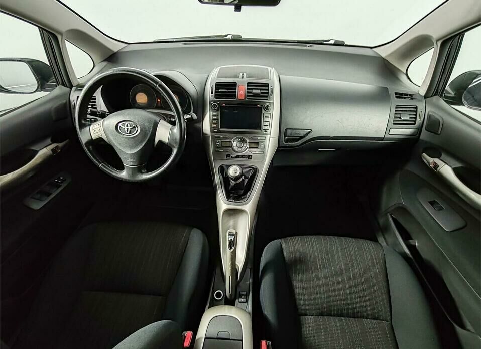 Toyota Auris 1.6 MT (124 л.с.)
