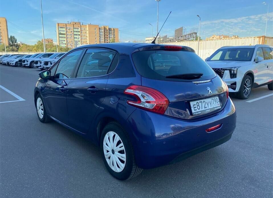 Peugeot 208 1.6 AT (120 л.с.)