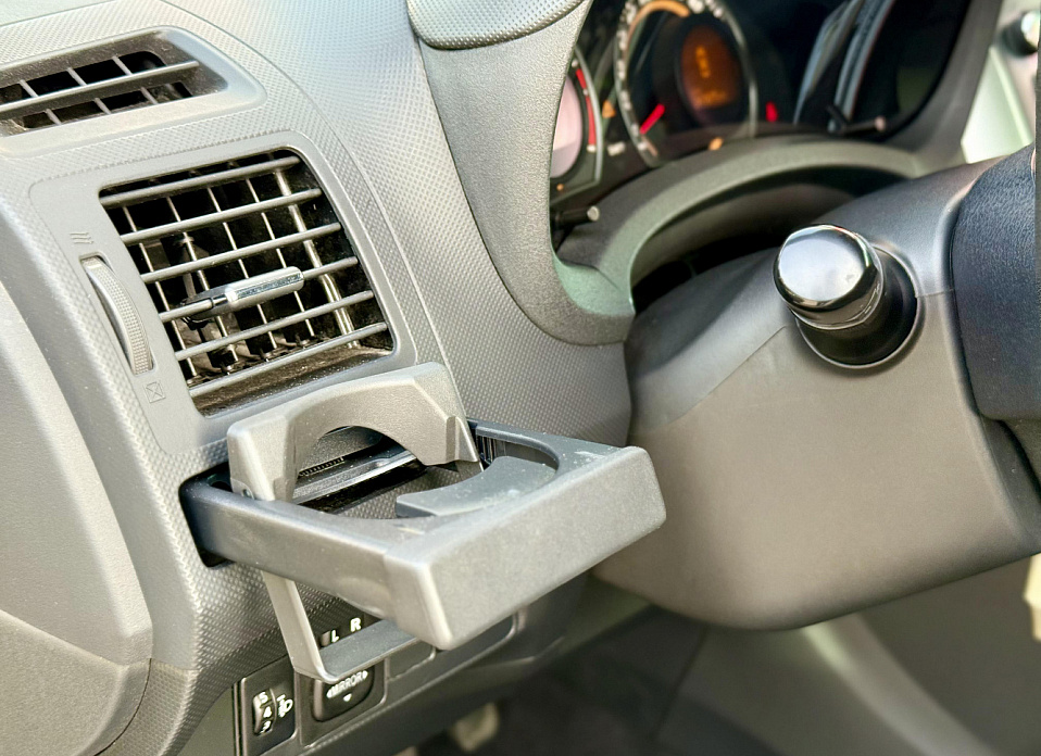 Toyota Auris, I Рестайлинг 1.6 MT (132 л.с.)