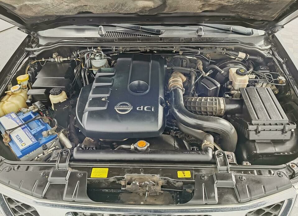 Nissan Navara (Frontier) 2.5d MT (174 л.с.) 4WD
