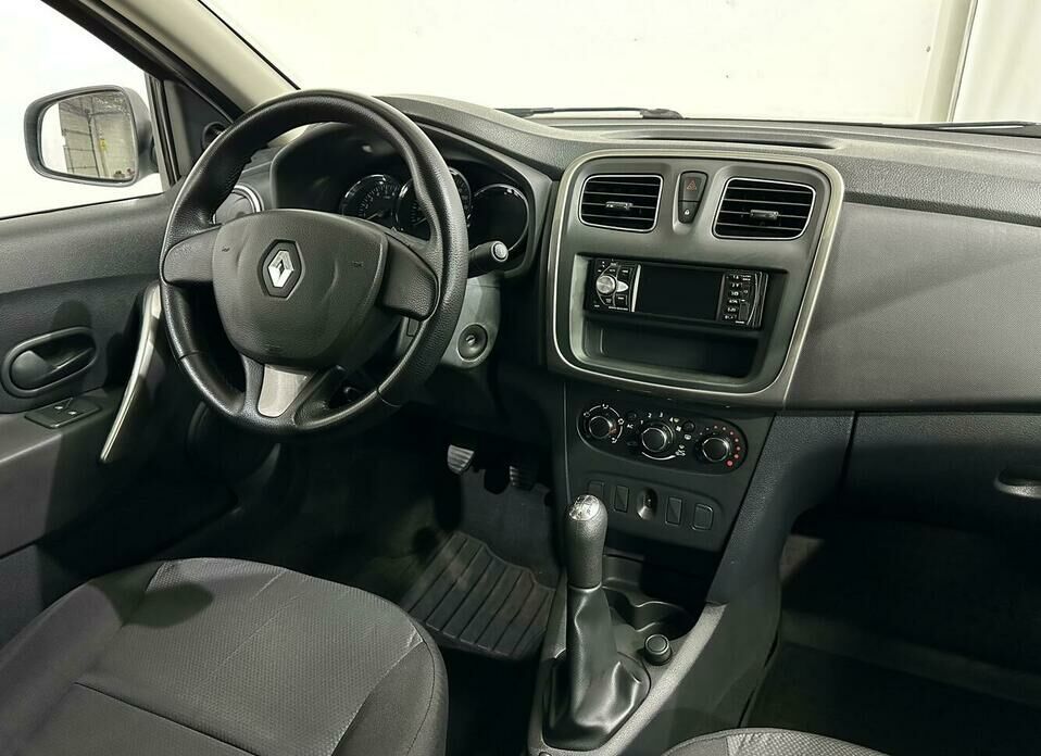 Renault Logan 1.6 MT (82 л.с.)