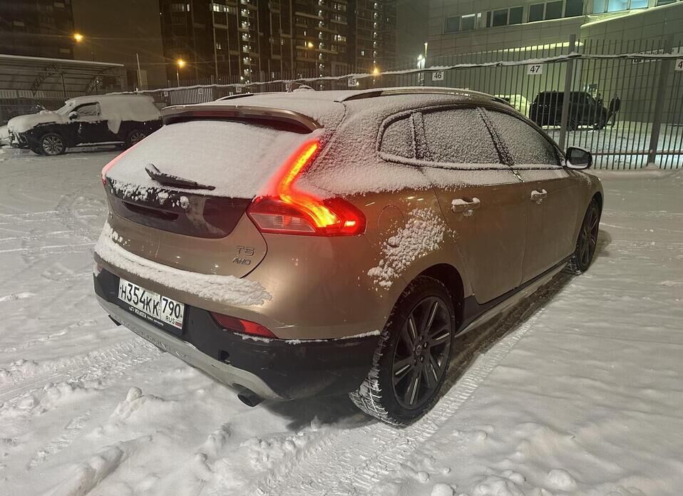 Volvo V40 Cross Country, I 2.0 AT (213 л.с.) 4WD