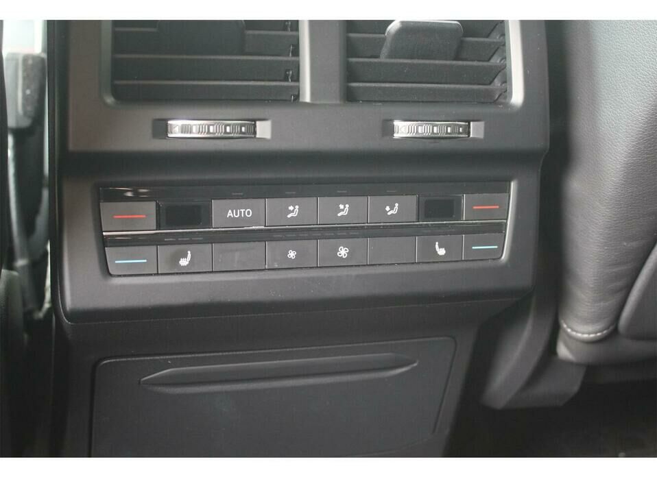 Volkswagen Touareg 3.0d AT (249 л.с.) 4WD
