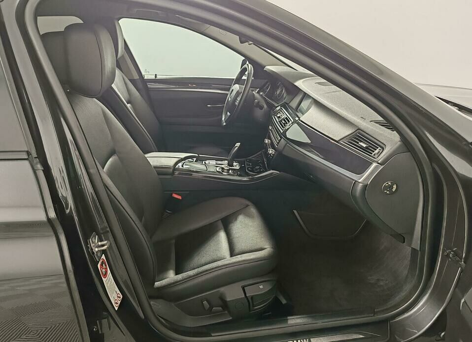 BMW 5 серии 528i 3.0 AT (258 л.с.) 4WD