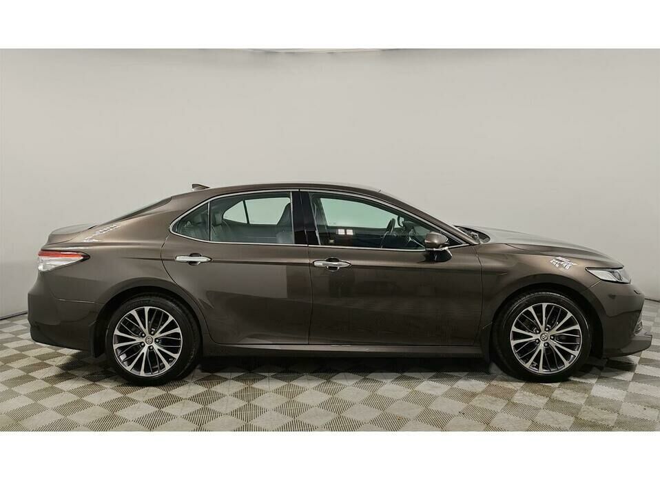 Toyota Camry 2.5 AT (181 л.с.)