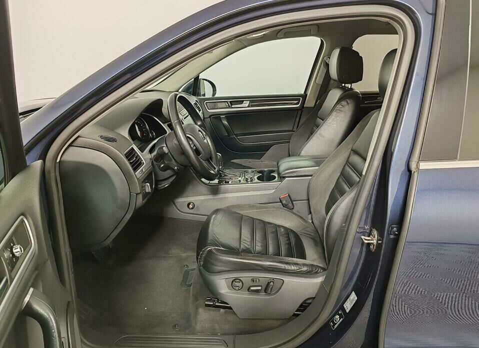 Volkswagen Touareg 3.0d AT (245 л.с.) 4WD