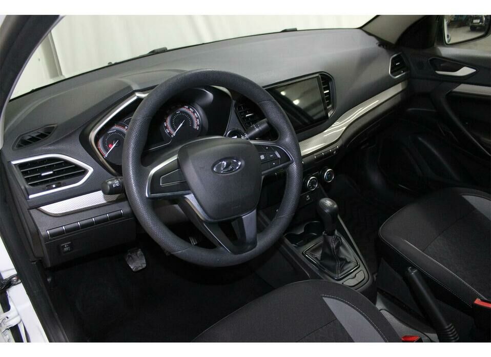 LADA (ВАЗ) Vesta 1.6 MT (106 л.с.)