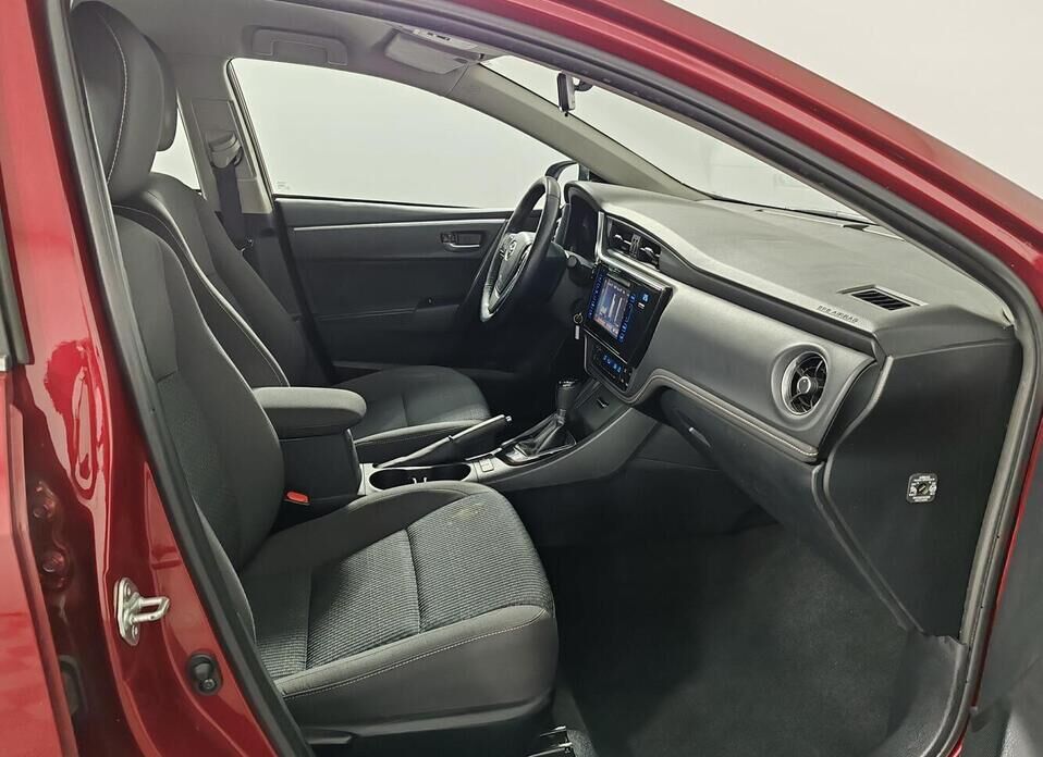 Toyota Corolla, XI (E160, E170) Рестайлинг 1 1.6 CVT (122 л.с.)