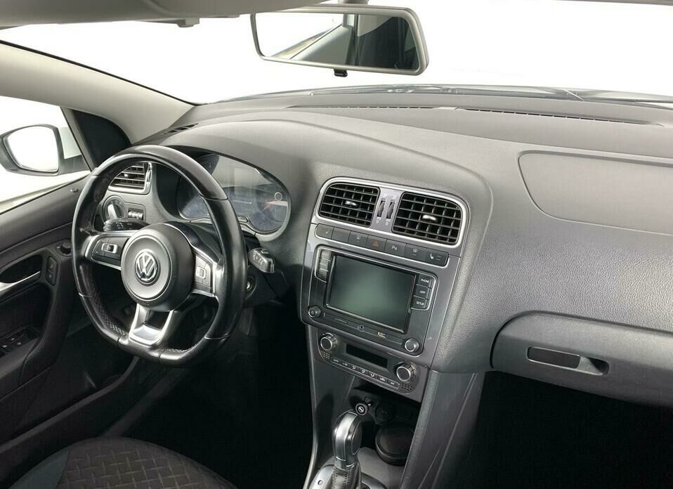 Volkswagen Polo 1.6 AT (110 л.с.)