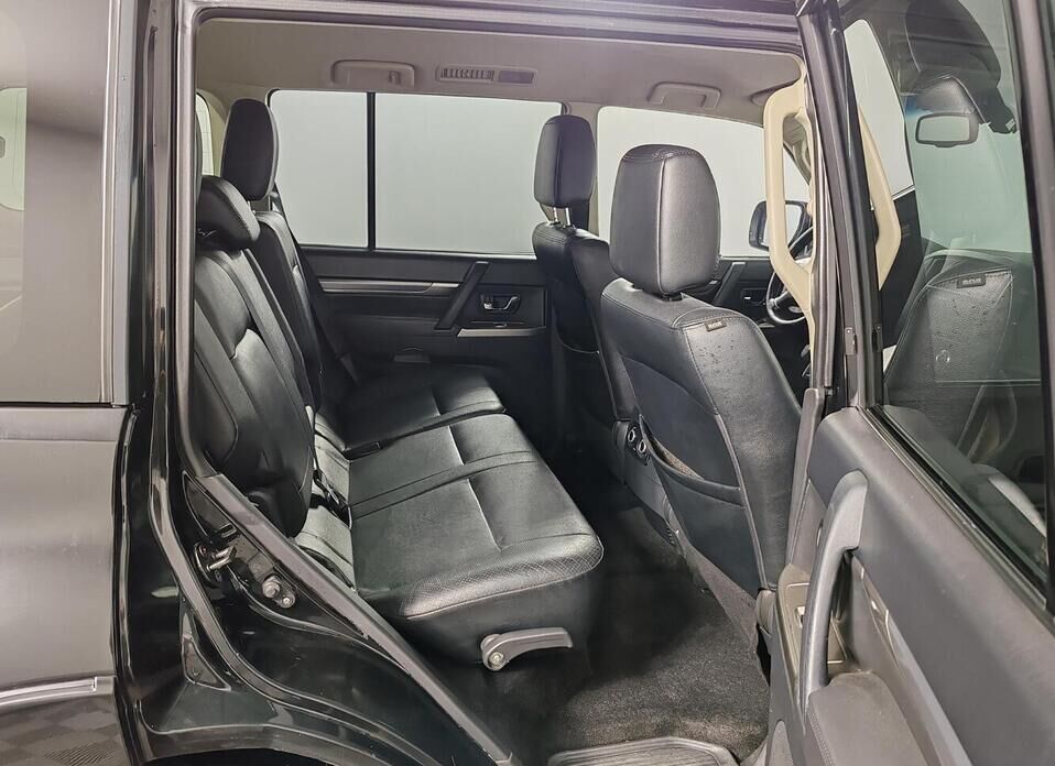 Mitsubishi Pajero, IV Рестайлинг 1 3.0 AT (178 л.с.) 4WD