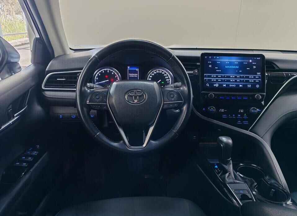 Toyota Camry 2.5 AT (181 л.с.)