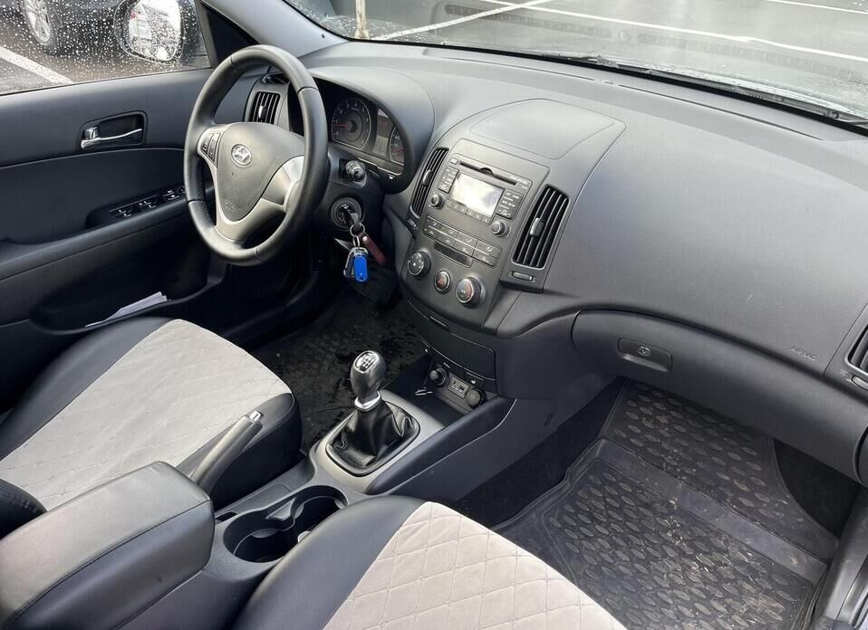Hyundai i30, I Рестайлинг 1.6 MT (126 л.с.)
