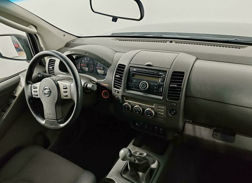 Nissan Navara (Frontier) 2.5d MT (174 л.с.) 4WD