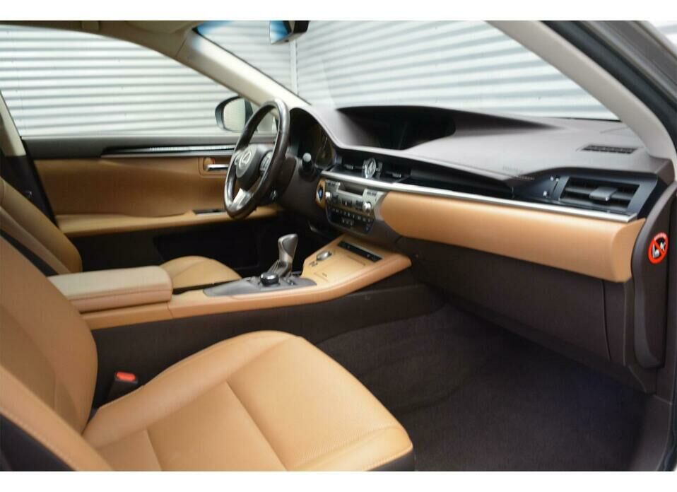 Lexus ES 200 2.0 AT (150 л.с.)
