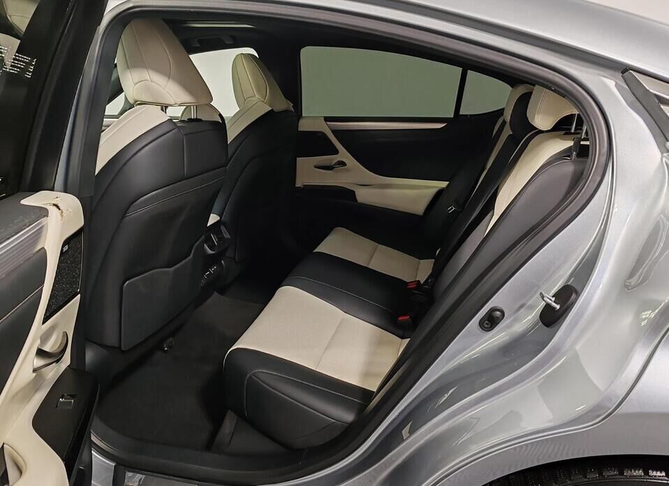 Lexus ES, VII Рестайлинг 350 3.5 AT (249 л.с.)