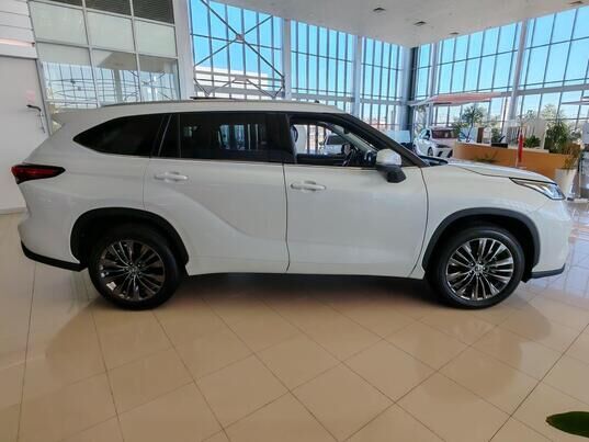 Toyota Highlander, 2025&nbsp;г., 15&nbsp;км