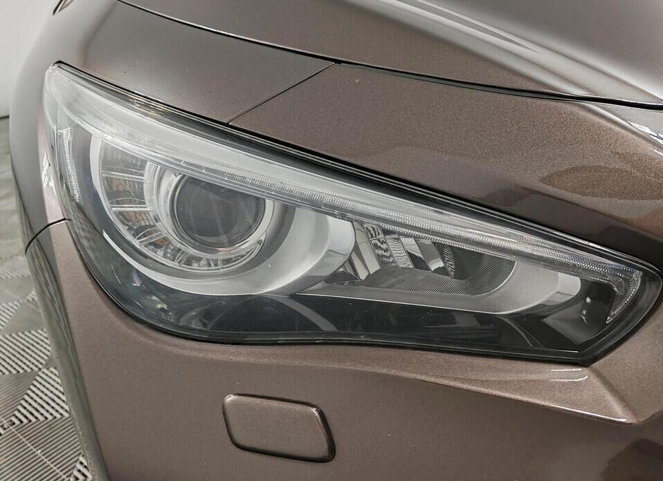 Infiniti Q50 2.0 AT (211 л.с.)