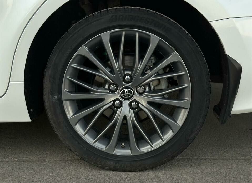 Toyota Camry 2.5 AT (181 л.с.)