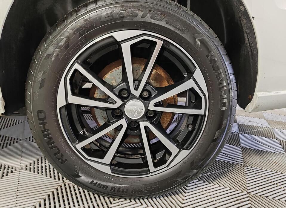 Volkswagen Polo 1.6 MT (110 л.с.)