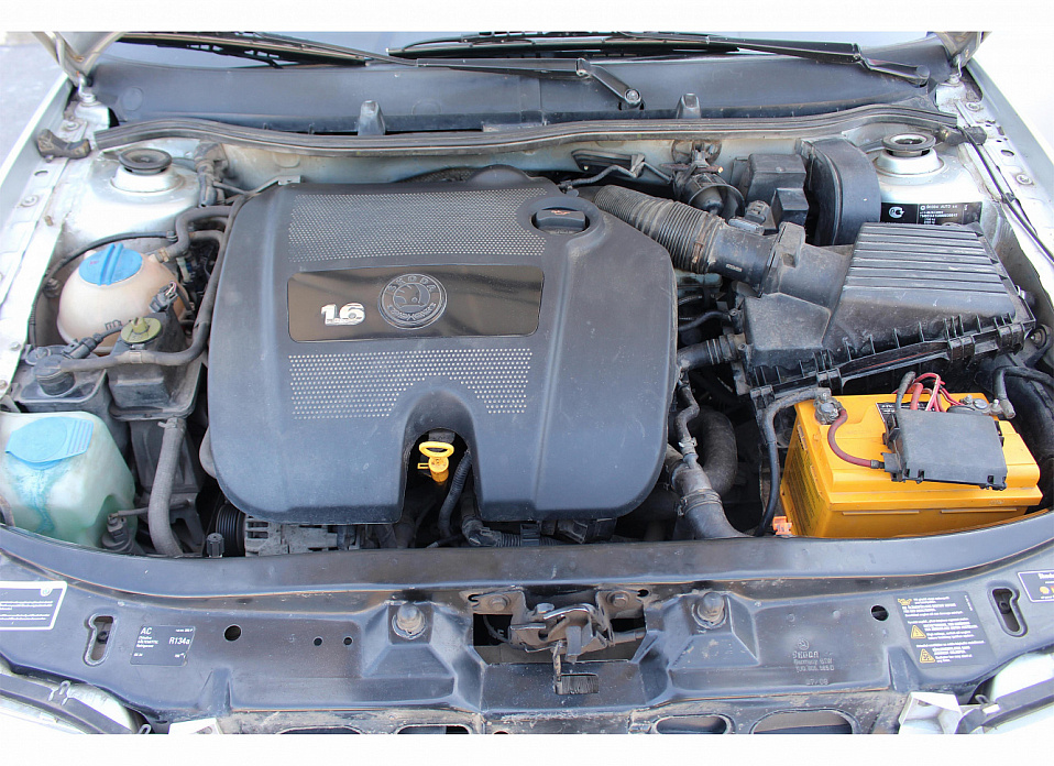 Skoda Octavia, I (A4) Рестайлинг 1.6 MT (102 л.с.)