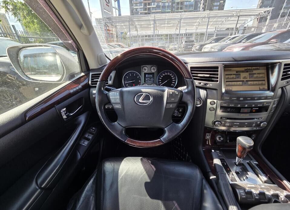 Lexus LX, III 570 5.7 AT (367 л.с.) 4WD