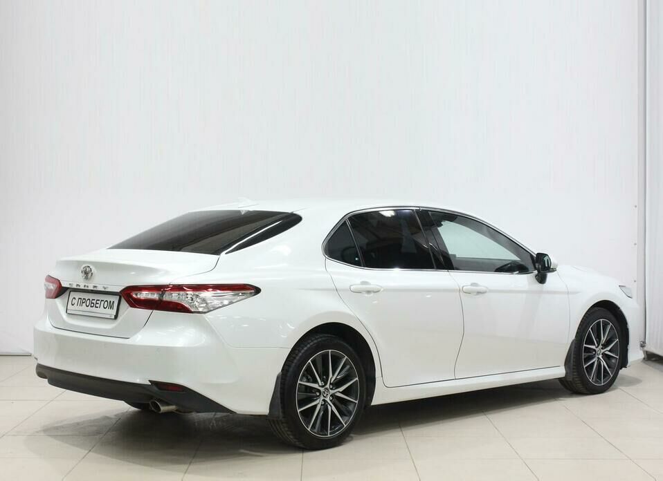 Toyota Camry 2.5 AT (200 л.с.)