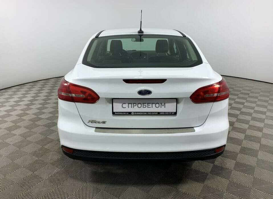 Ford Focus 1.6 MT (105 л.с.)