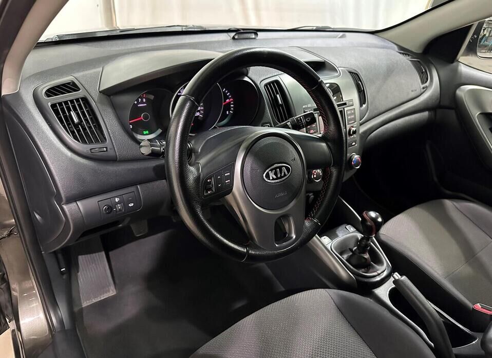 Kia Cerato, II 6-speed 1.6 MT (126 л.с.)
