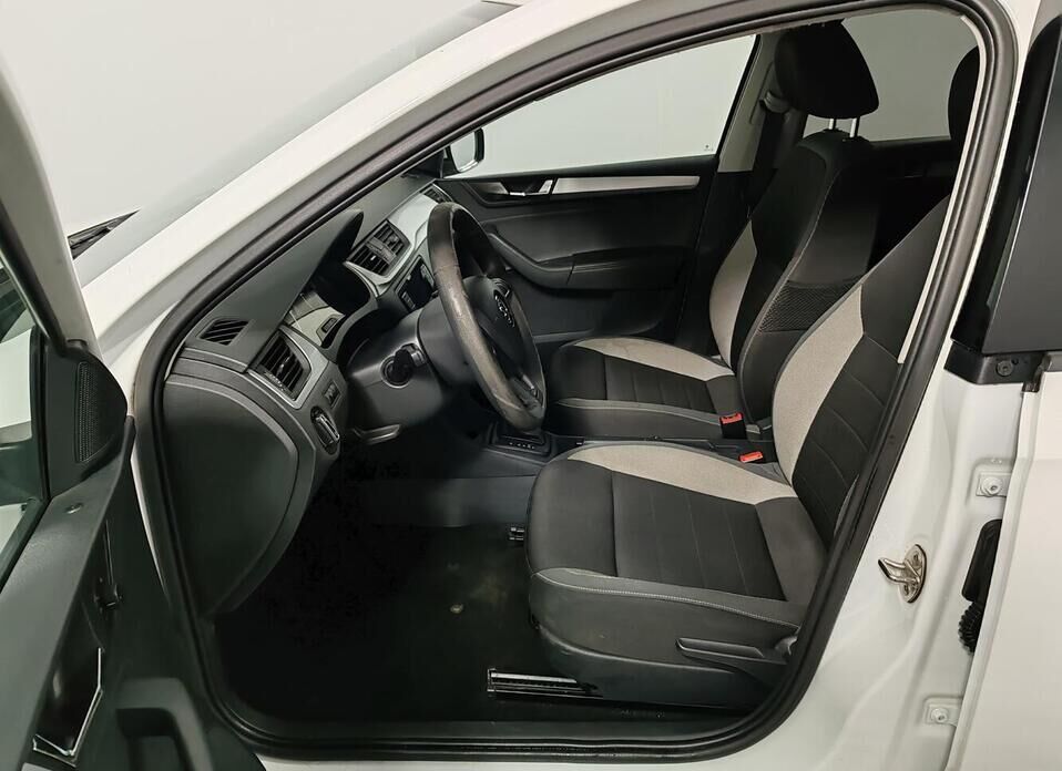 Skoda Rapid, I Рестайлинг 1.6 AT (110 л.с.)